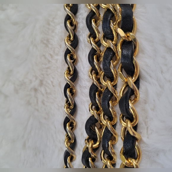 CHANEL 1982 Vintage Medallion Black Leather Chain Belt - Picture 12 of 13